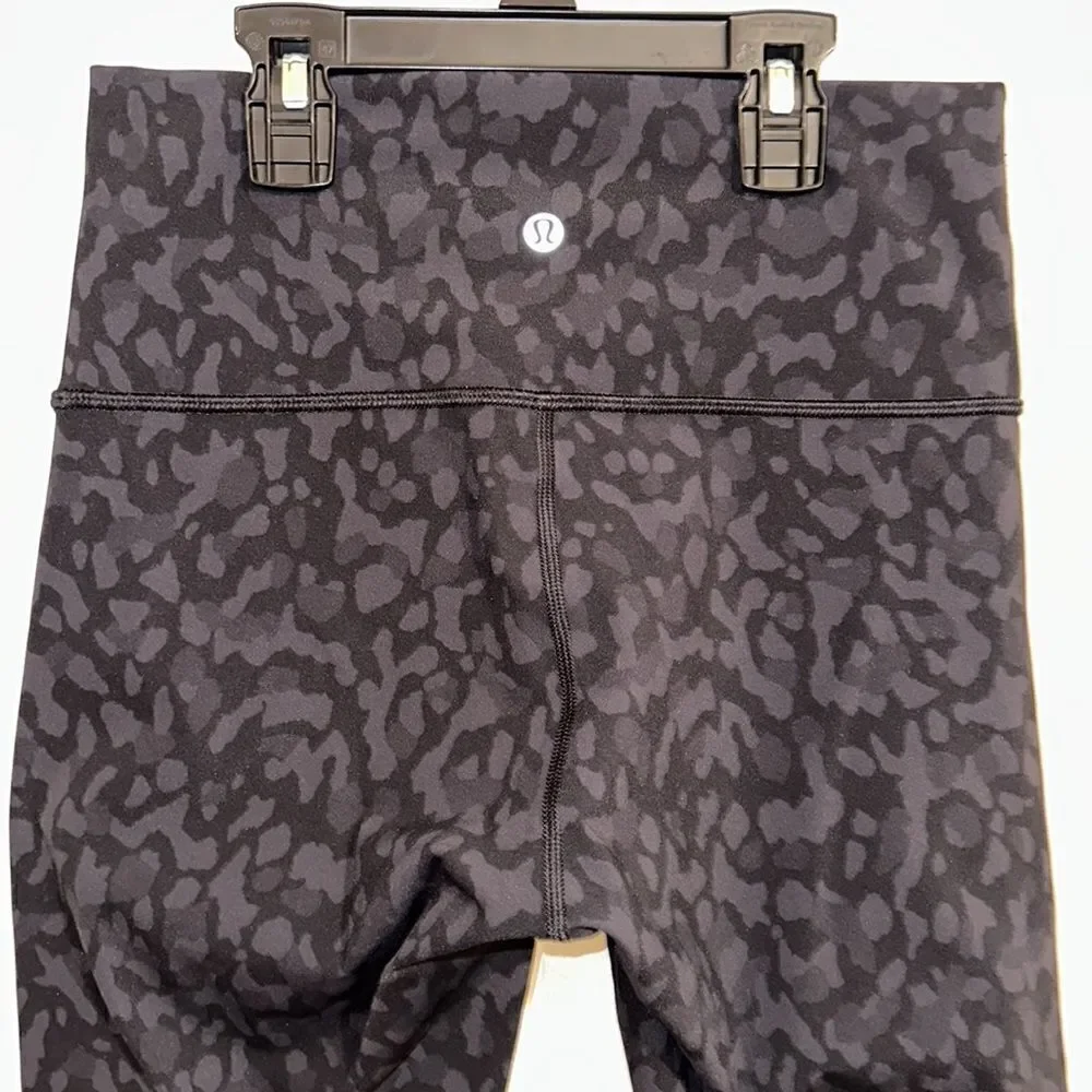 lululemon 6 21” Black Gray Camouflage Athletic Workout Crop Legging
